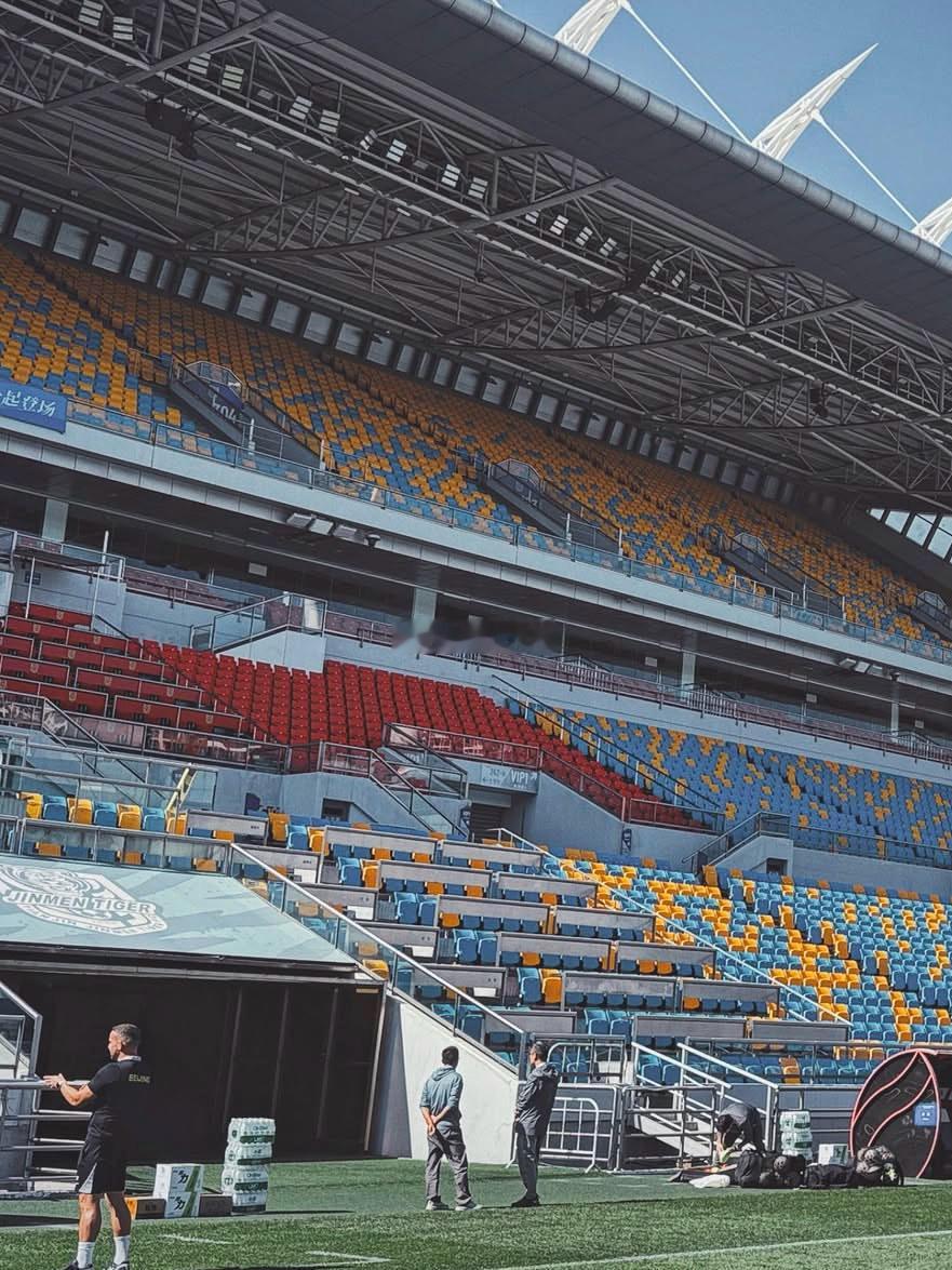 北京国安[超话]北京国安 泰达足球场🏟 🌞 佳奇👏👏👏 ​​​