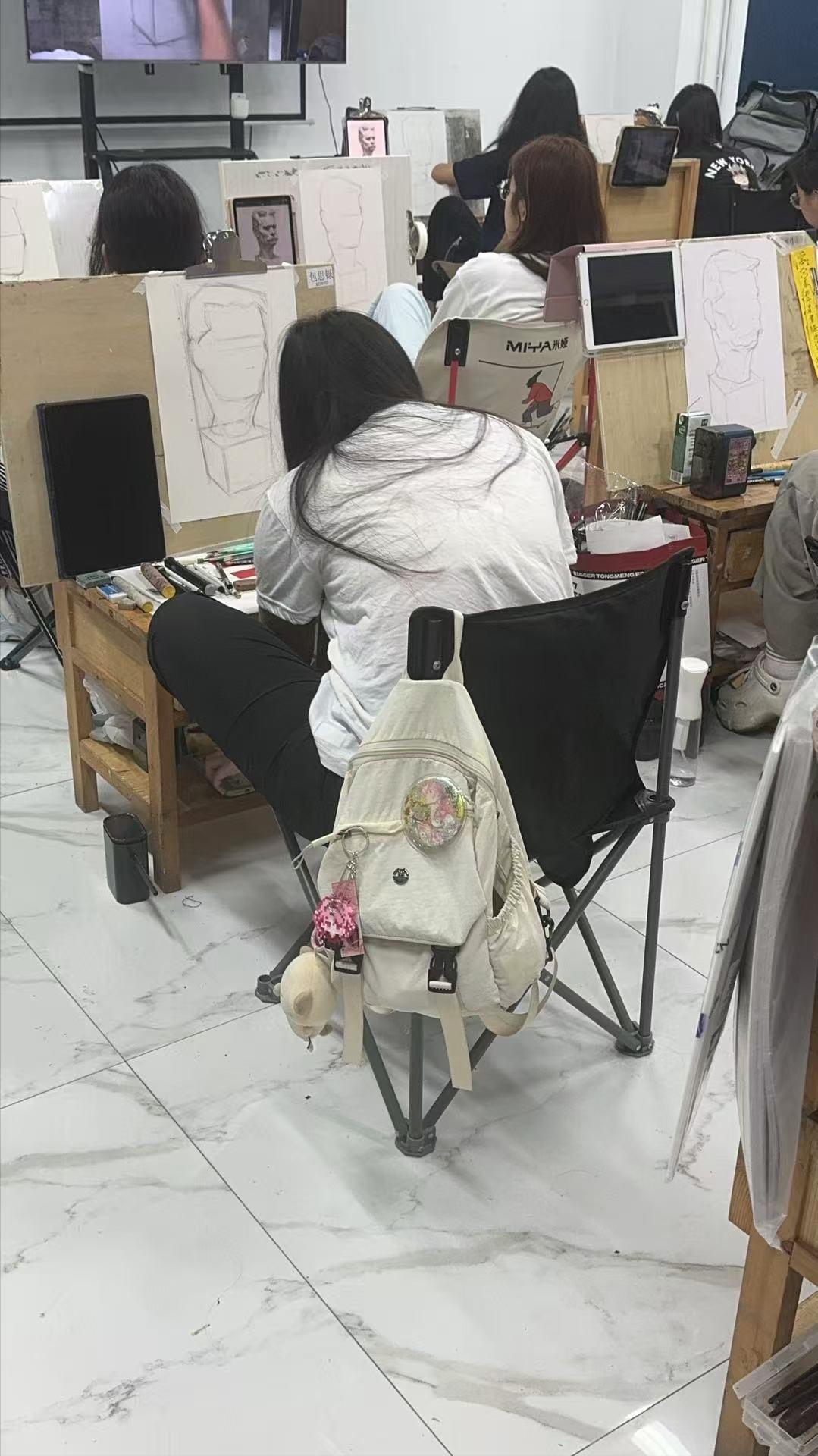 深圳准高三家长发声：一份免费自习草案被举报叫停，谁堵死了普通孩子的逆袭路？

