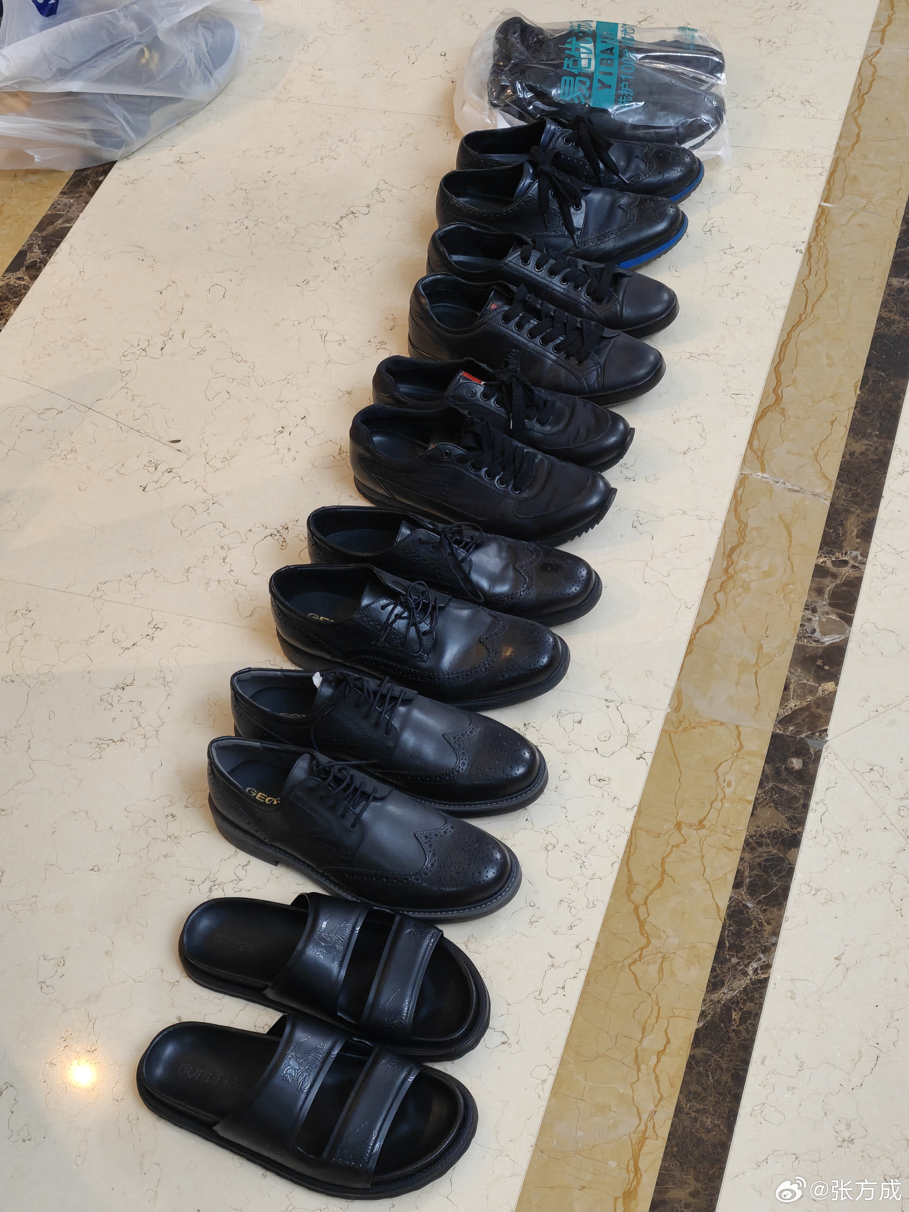 收拾家媳妇又有新发现然后还有几个一样的送给我哥啦图一第二双的购买经历差点没赶上飞