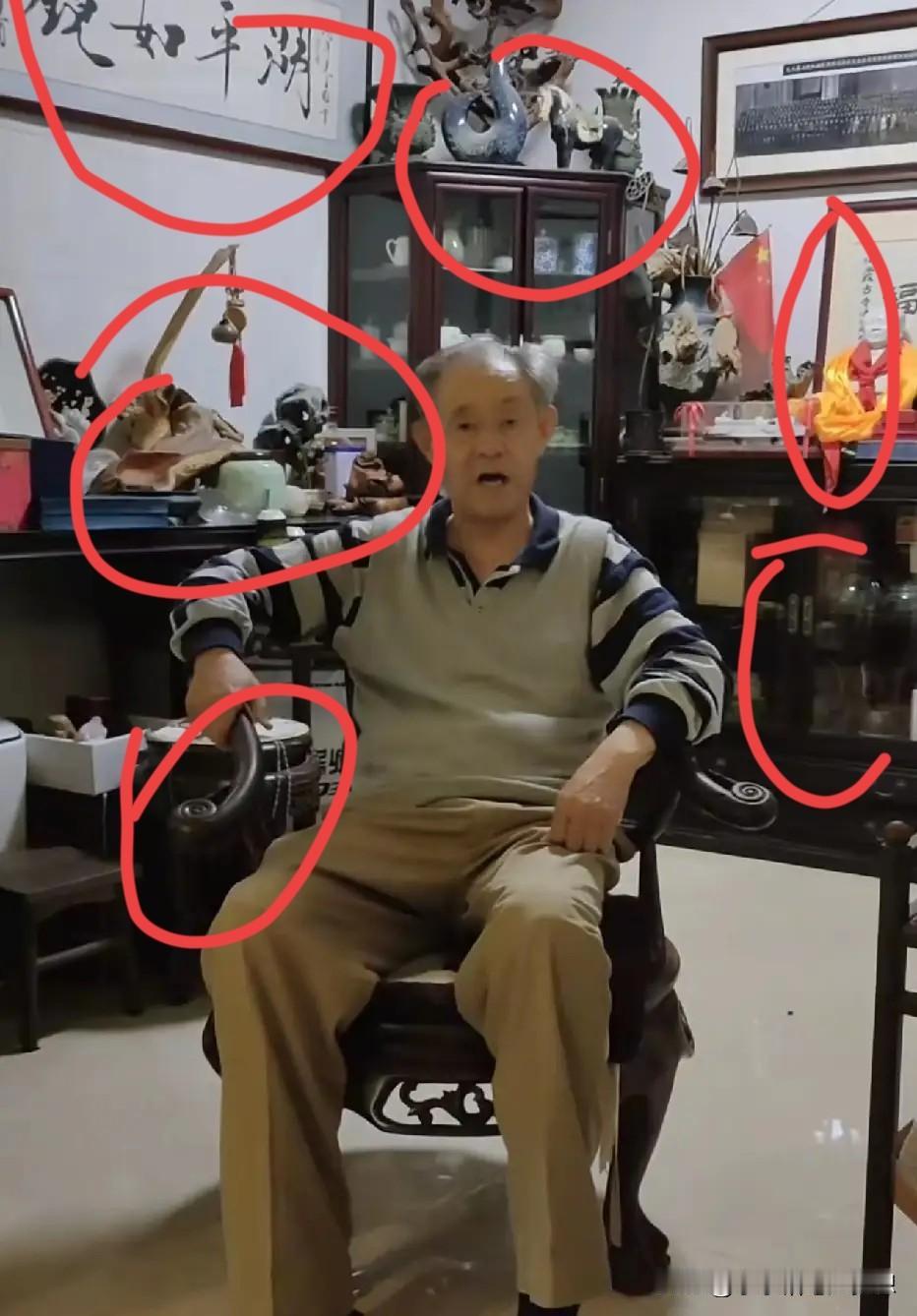 南京博物院院长徐湖平真会装疯卖傻，面对媒体说自己82岁了，从2008年退休至今，