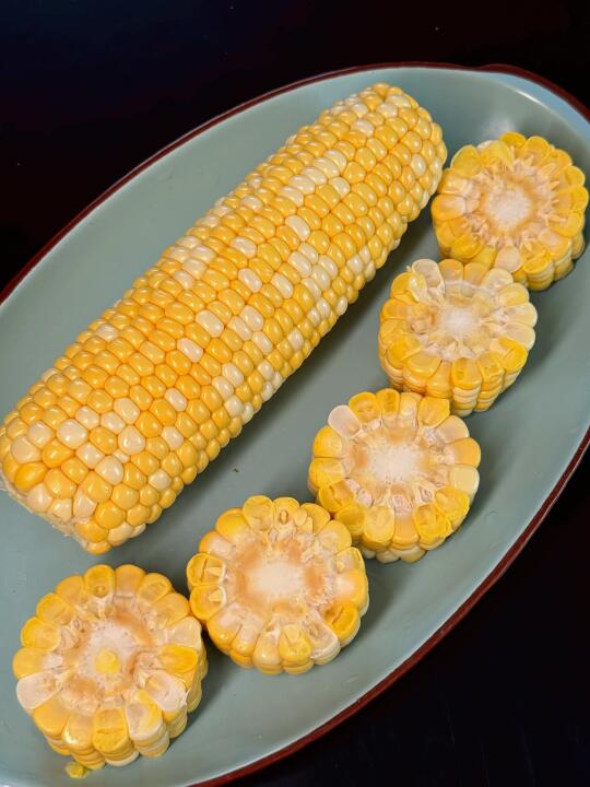 颗粒饱满的金银花玉米每一粒都在发光耶