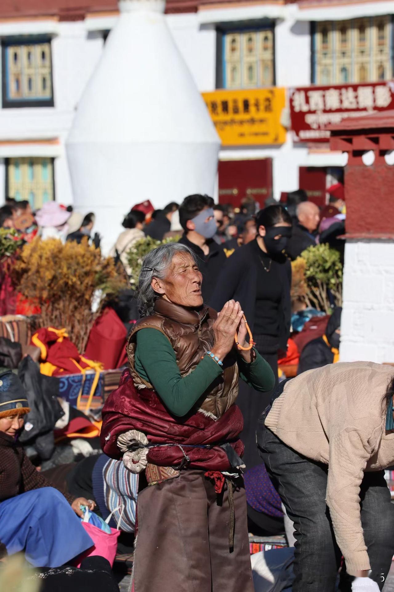 人老了难道真的那么讨儿女的嫌弃吗？
老伴儿走后，四个女儿，一个儿子，竟然没有一个