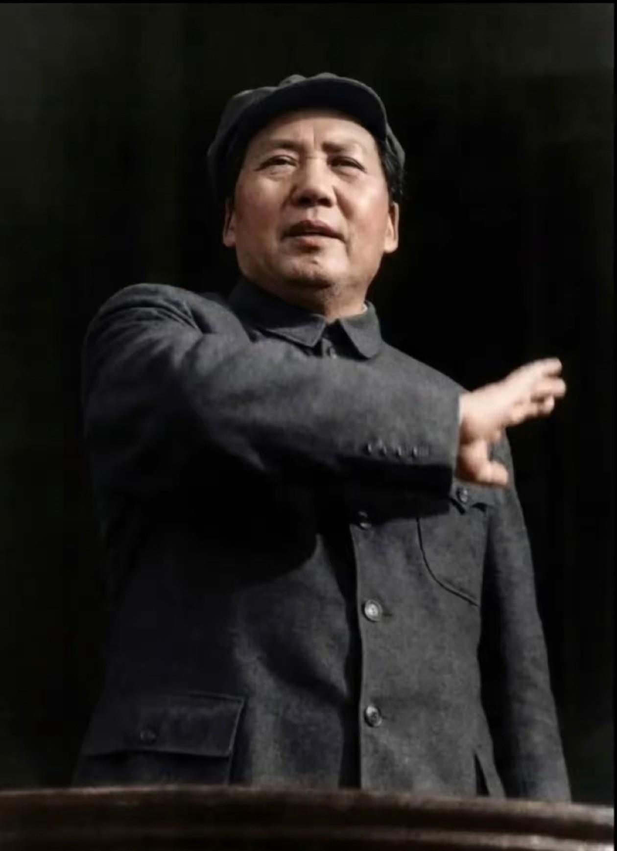 王阳明和毛泽东共同看透的顶级心力：你以为在斗世界，其实斗的是自己。
 
很多人把