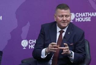 乌军前司令扎卢日内说了一句大实话，这个世界上没有任何一个国家能阻止俄乌战争，美国