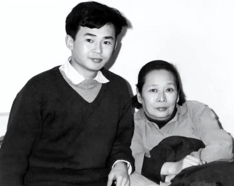 1975年，叶剑英的儿子叶选宁为劳改中的母亲求情，毛主席在得知情况后迅速给予批准