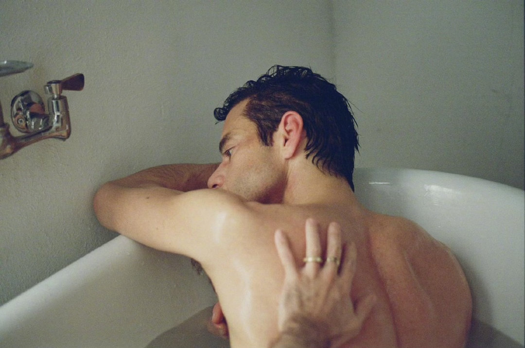 第79届戛纳国际电影节 入围主竞赛的影片《我爱的男人》首曝剧照，由拉米·马雷克主