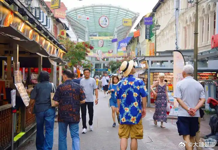 新加坡国家发展部长徐芳达称，新移民之所以被接纳成为公民，是因为他们准备在新加坡落