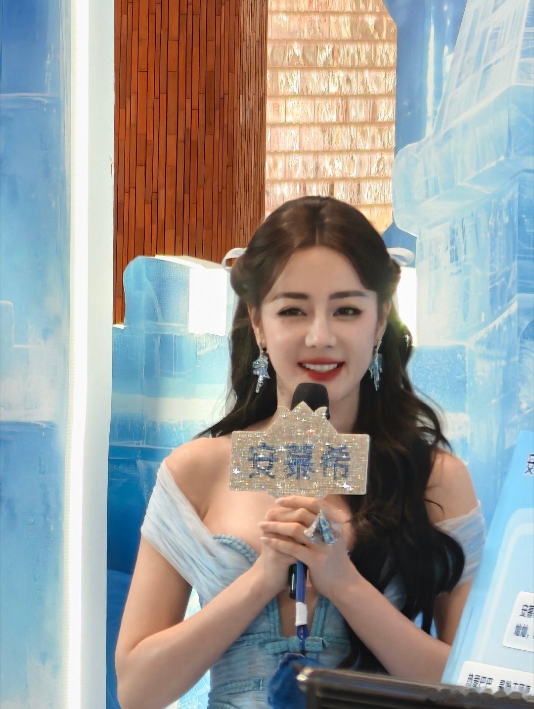 早晚会被迪丽热巴美晕纯生图 