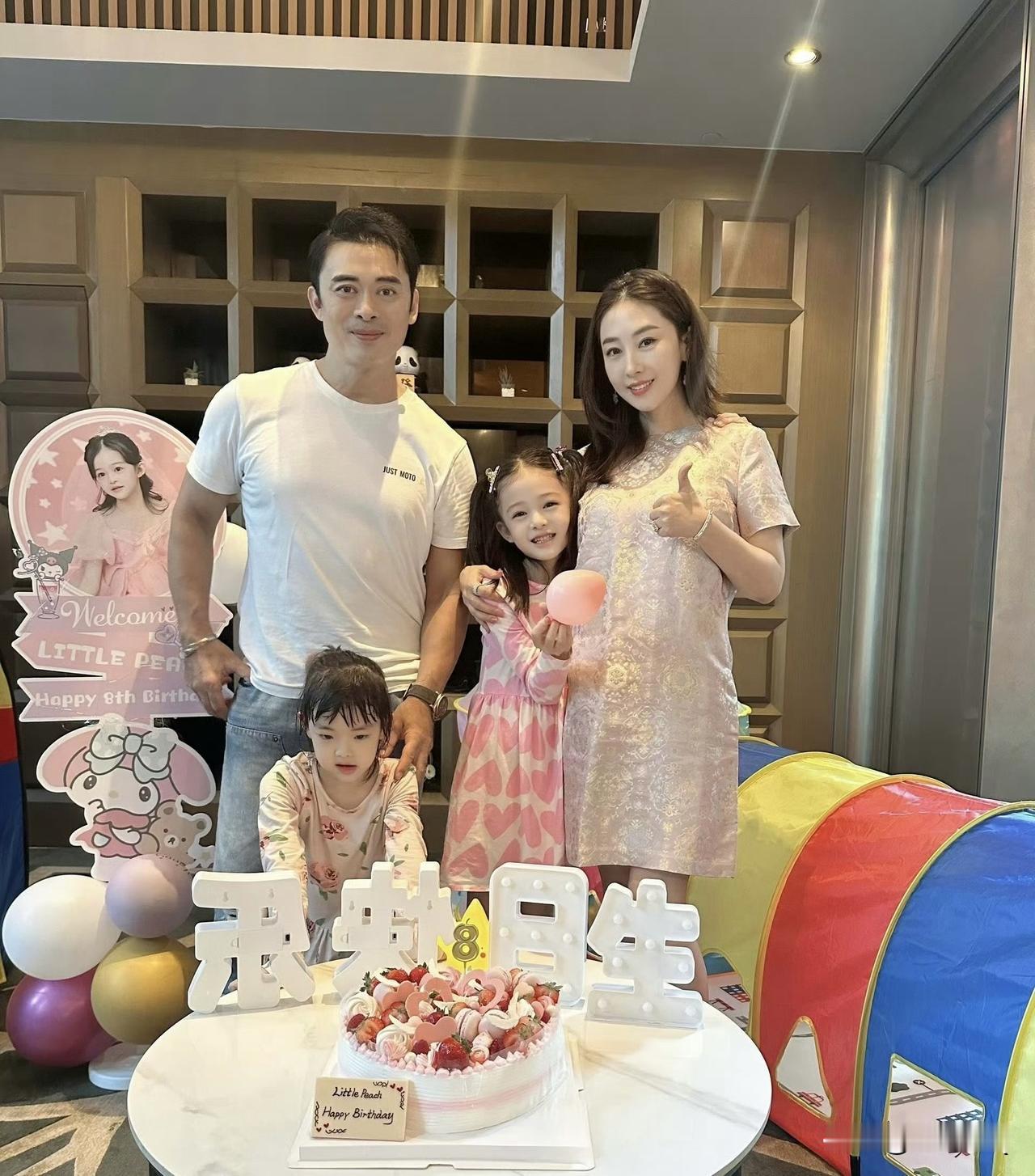 原来颜值超高的星二代生在了樊少皇家，大女儿兜兜继承了爸爸妈妈优良的基因，妥妥的现