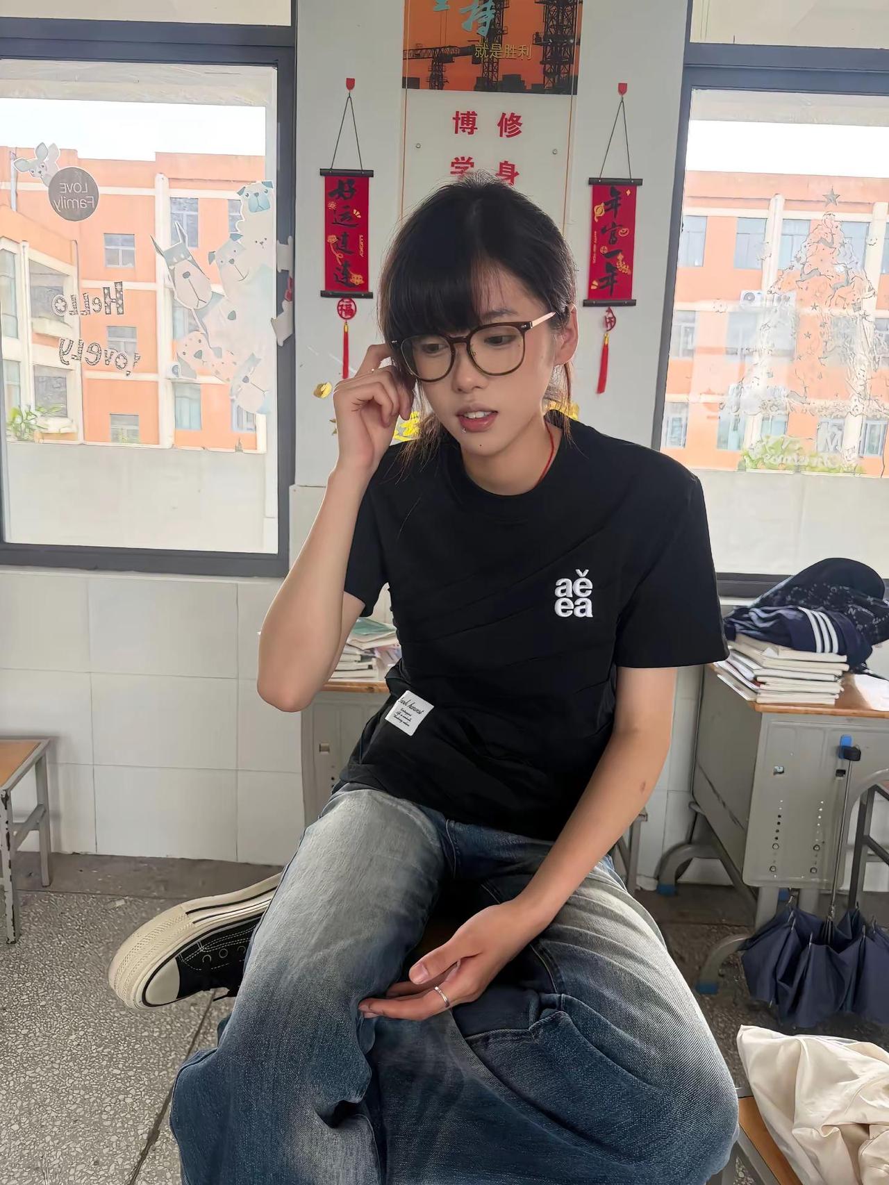 不回你信息很正常啊又不是你给我买的手机07 高中 射手座 美式正肩斜纹折痕刺绣字