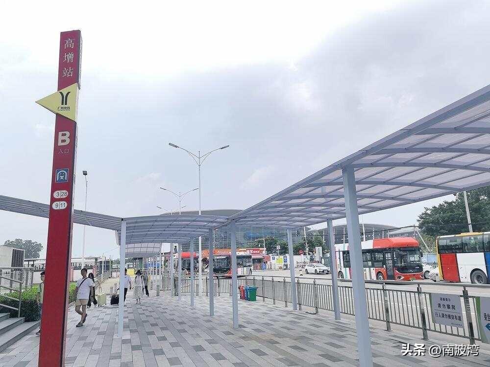 广州白云机场T3接驳问题，舆论关注之后，高增地铁站整改措施陆续上，先是接驳大巴免