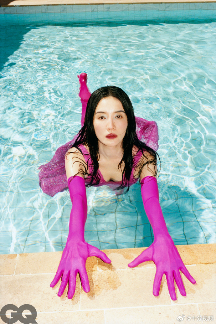 好不一样的宋佳宋佳湿发人鱼姬 宋佳湿发人鱼姬的造型真的是美的好不一样，不是温柔的