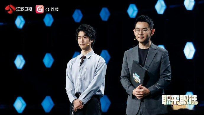 杭州本科生放弃保研投身制造业毕业后应该就业还是读研毕业路口没有统一模板，有人深耕