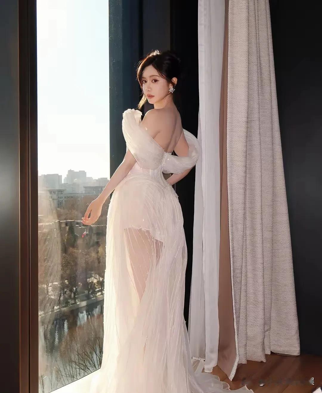 王楚钦和34岁美娜恋爱了？

孙颖莎给美娜挡风我很淡定，孙颖莎和王楚钦有爱互动，