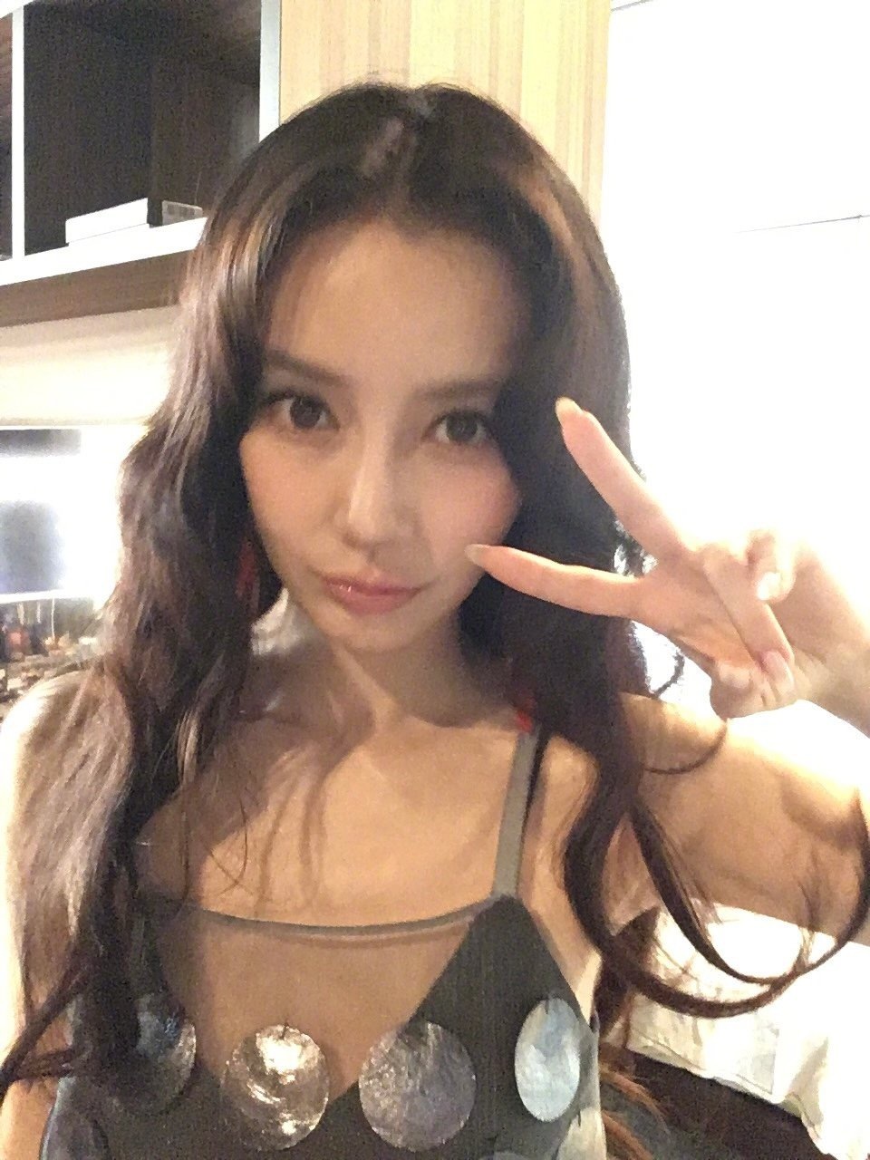鼻姐团队把live图听进去了呀这次米兰时装周首发九张live好喜欢嘿嘿网友米兰偶