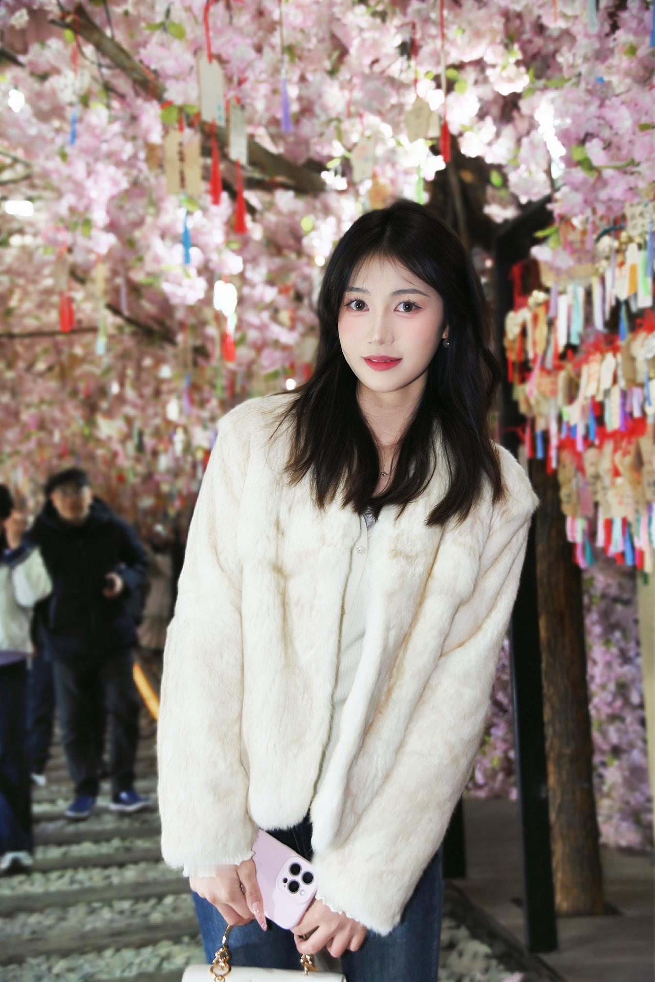 今天你那里吹风了吗
风有告诉你我很想你吗 
📷：尼康z30
✨：神牛480
预