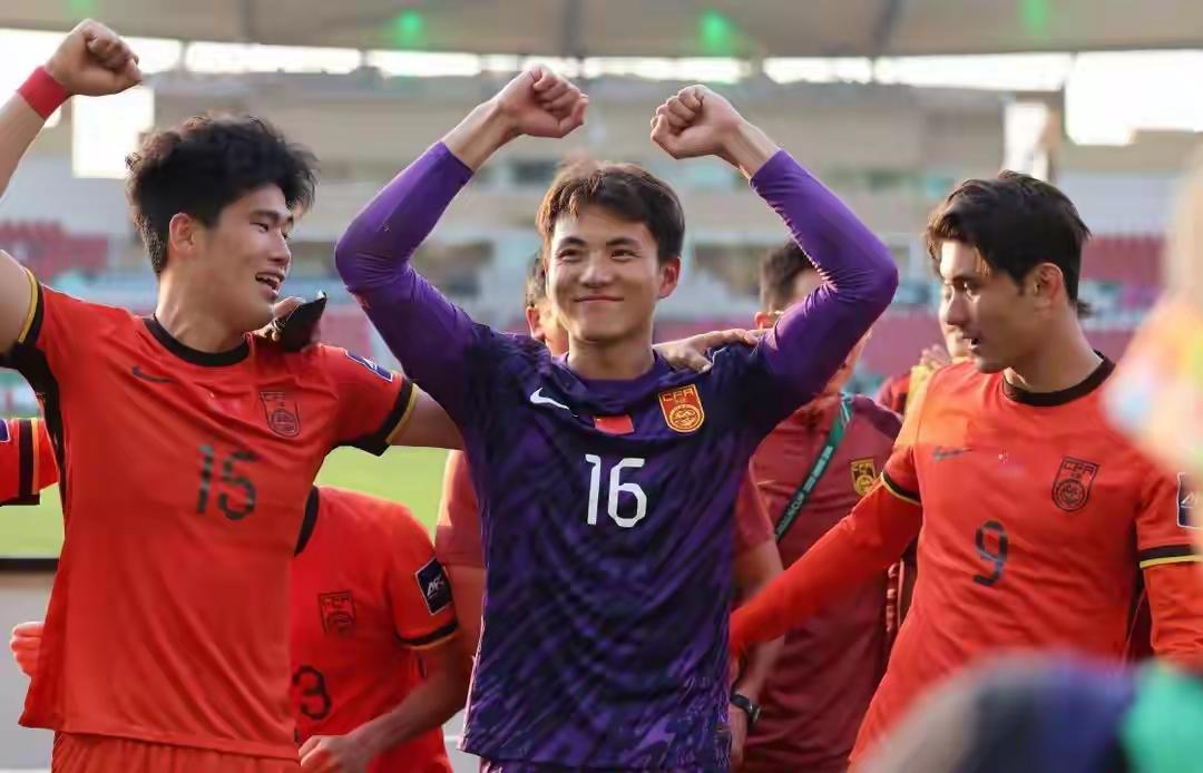 U23国足对阵越南，中国队要利用好前场的定位球，包括角球和任意球，争取利用定位球