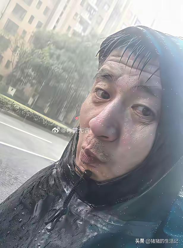 张雪峰
才41岁啊！
老成了这样
活生生的累的啊！[泣不成声]