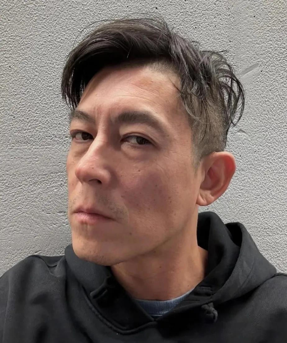 原来面相真的会变，
曾经的好哥们谢霆锋和陈冠希，现在看起来不仅年龄悬殊，状态也是