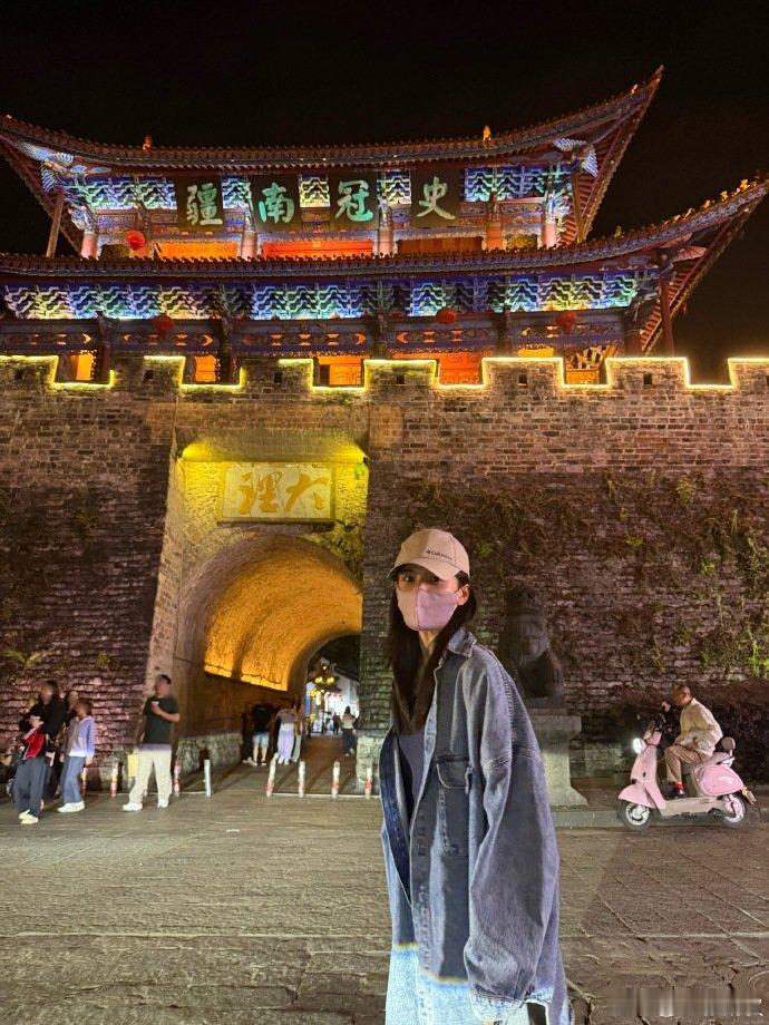 李现张婧仪都去大理了李现张婧仪都在大理没想到李现张婧仪都去大理了，两人先后抵达大