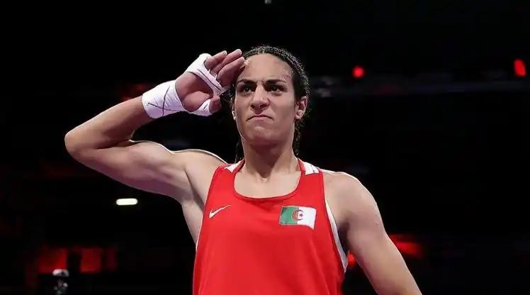 一场打了两回合、又加赛一分钟的女子MMA半决赛，最后没有靠拳头、抱摔或控制分出胜