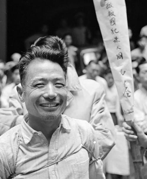 1949年，大汉奸朱大同被拉到刑场枪毙，周围骂声不断，但他的脸上却挂着笑容。可陈