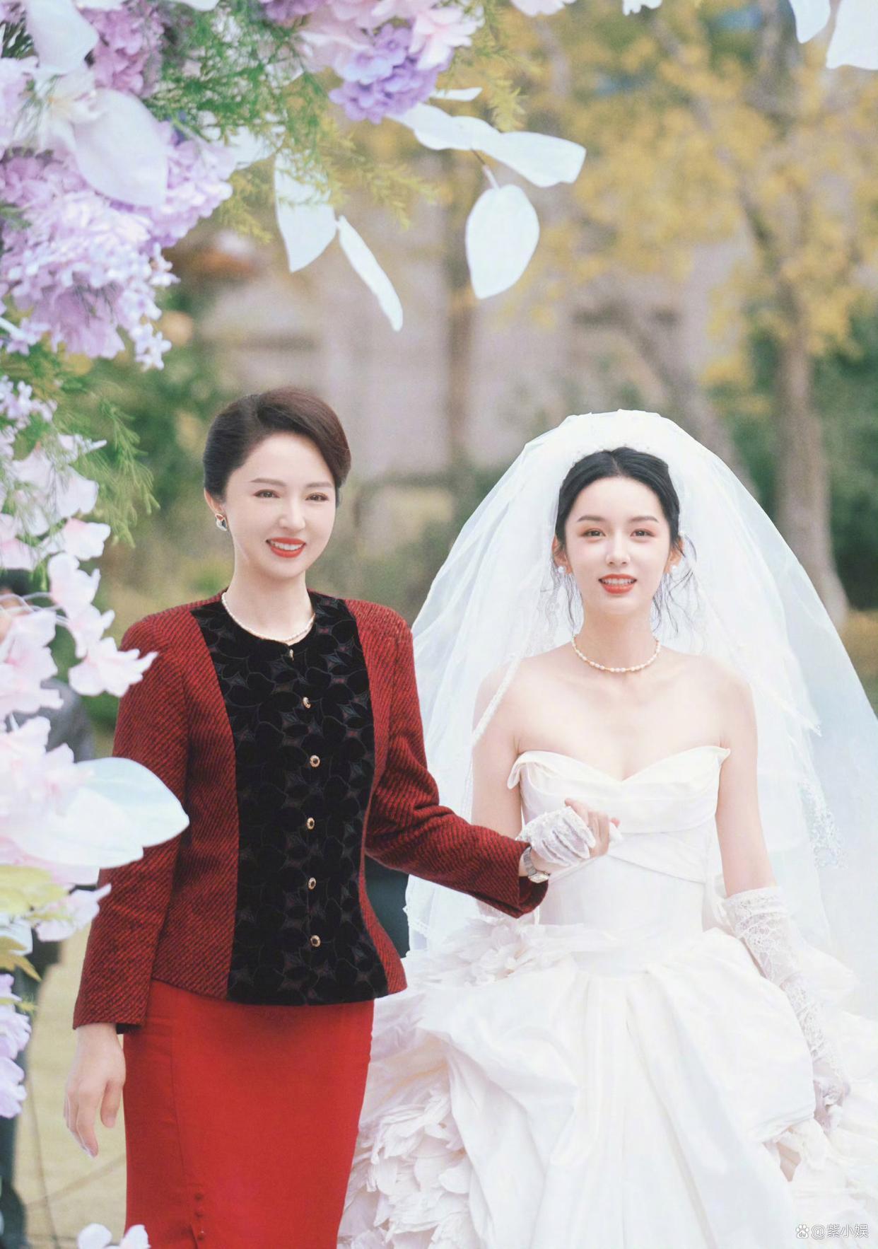 董璇和这个年代以及这个年龄的适配度太高了，一点都不出戏啊！ 