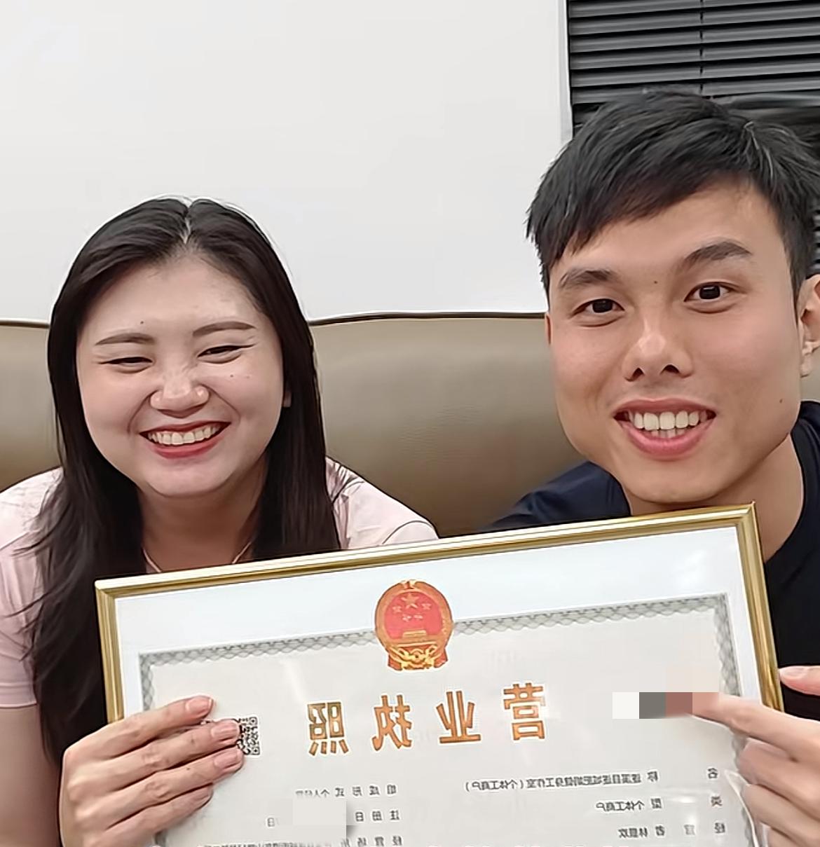 肥娟和老公林景欢被坑惨，花10多万买二手健身器材
到手后发现破损严重，对方态度更