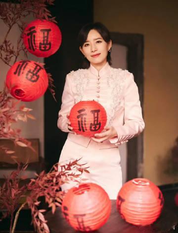 李斯丹妮姐感妹感自由切换  李斯丹妮舞台惊喜不断，《川渝多女侠》姐感拉满，《同有