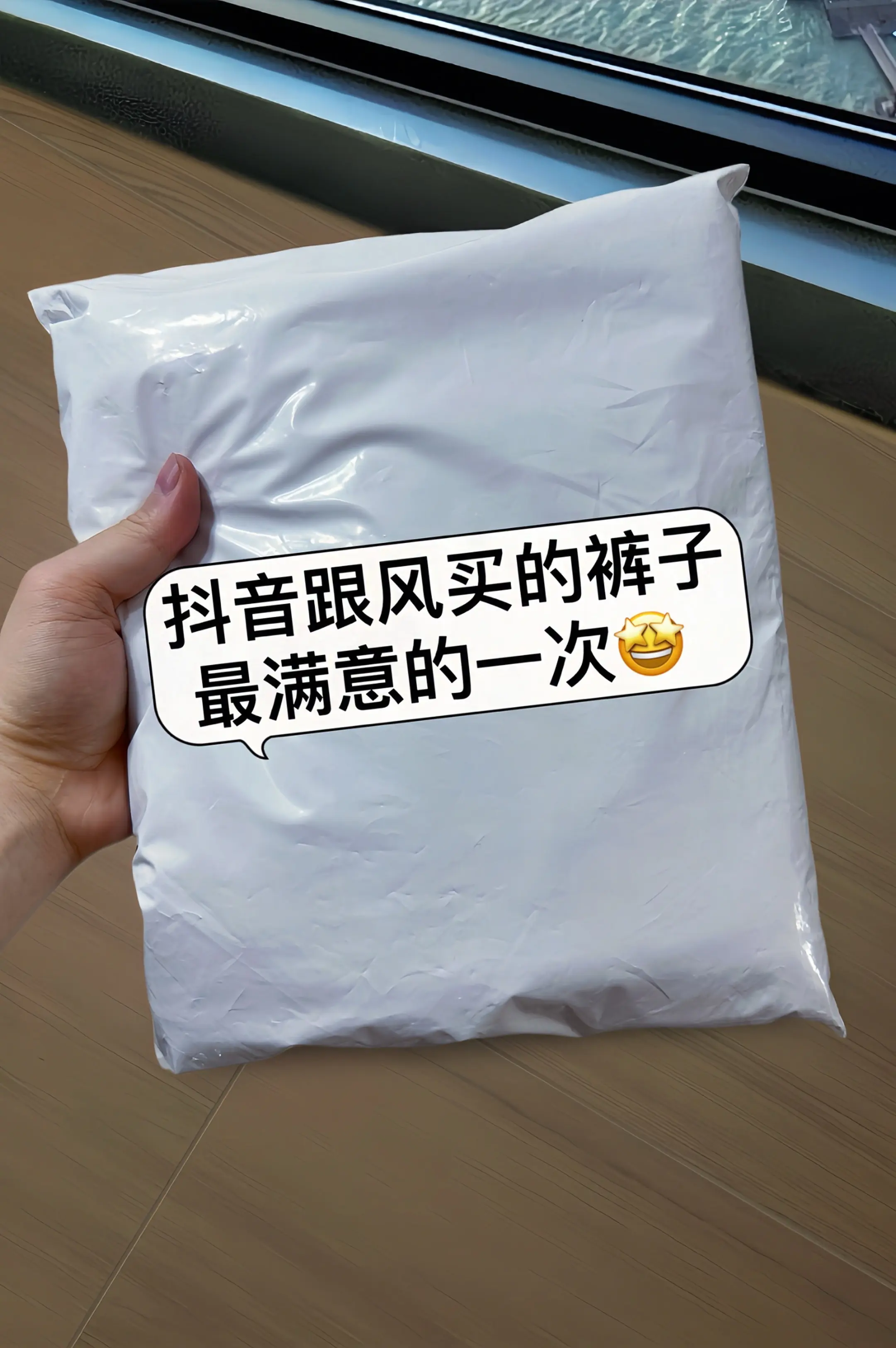 这款夏季短裤太好穿了！松紧腰设计不勒肚子，吃饱饭也自在。经典A字版型超...
