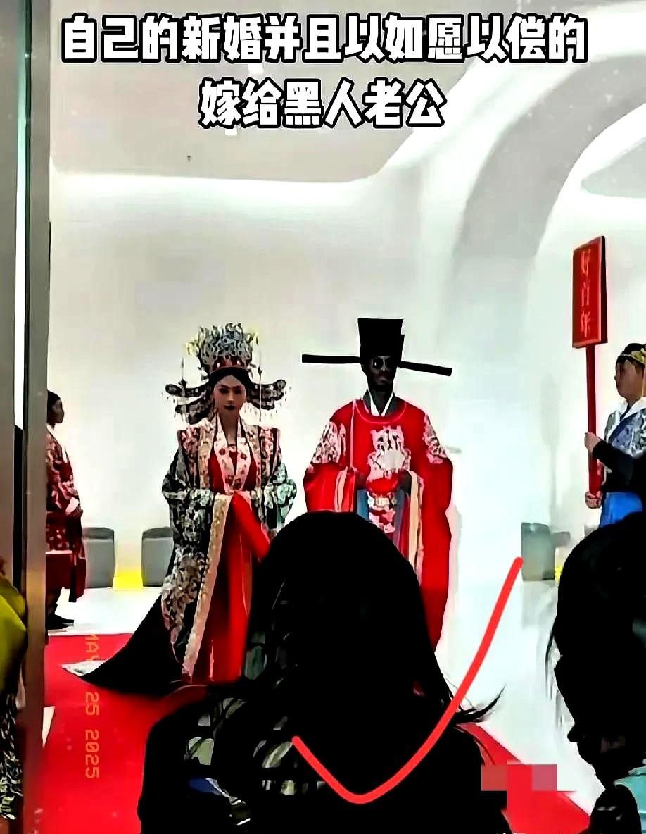 新娘嫁给外国人，没彩礼，倒贴酒席钱，这家人竟然说面子大了。

这家人真是自家人面