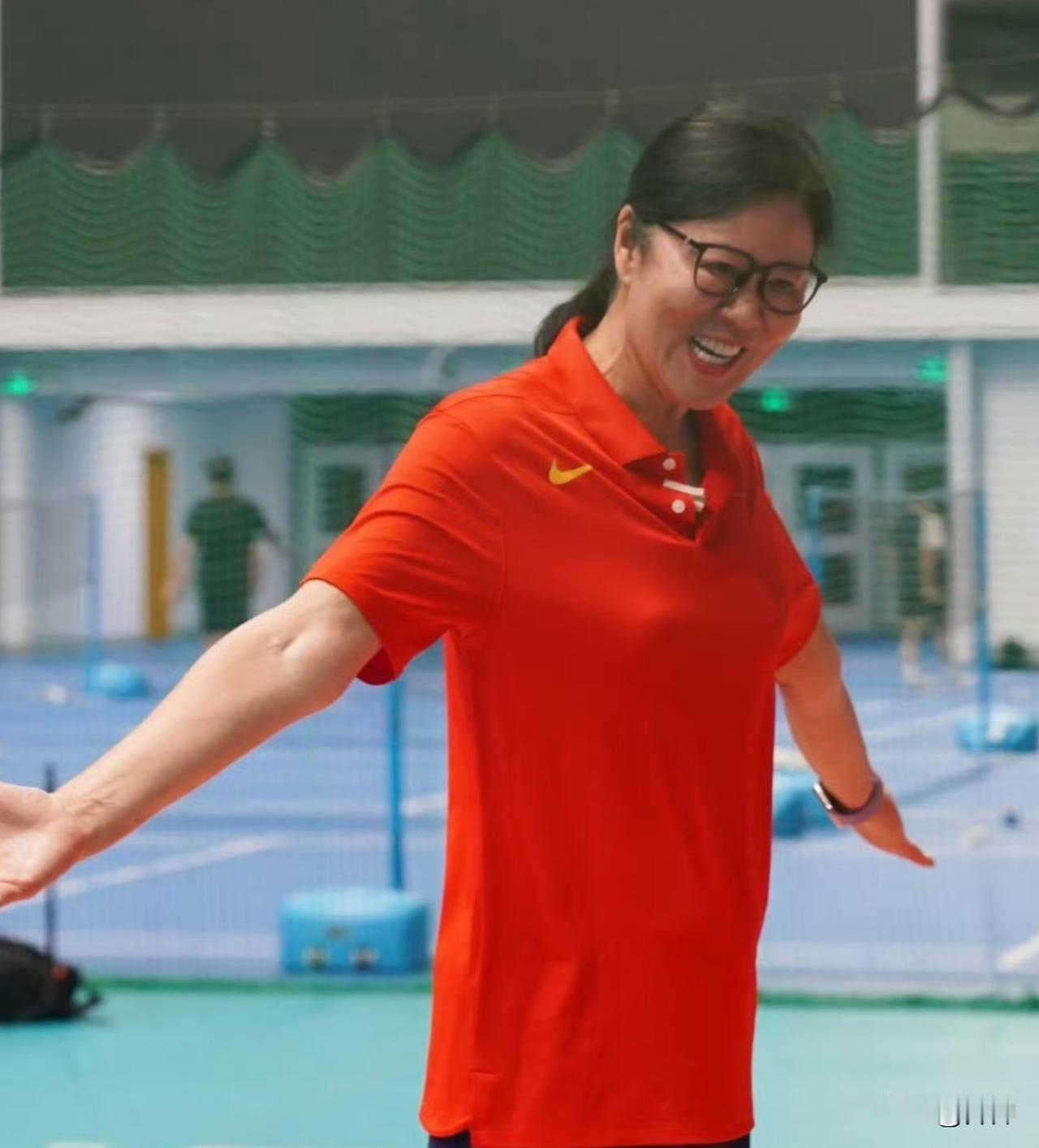 郎平近日现身北师大（珠海校区），对学生进行排球教学和指导。

球员时代，郎平指导