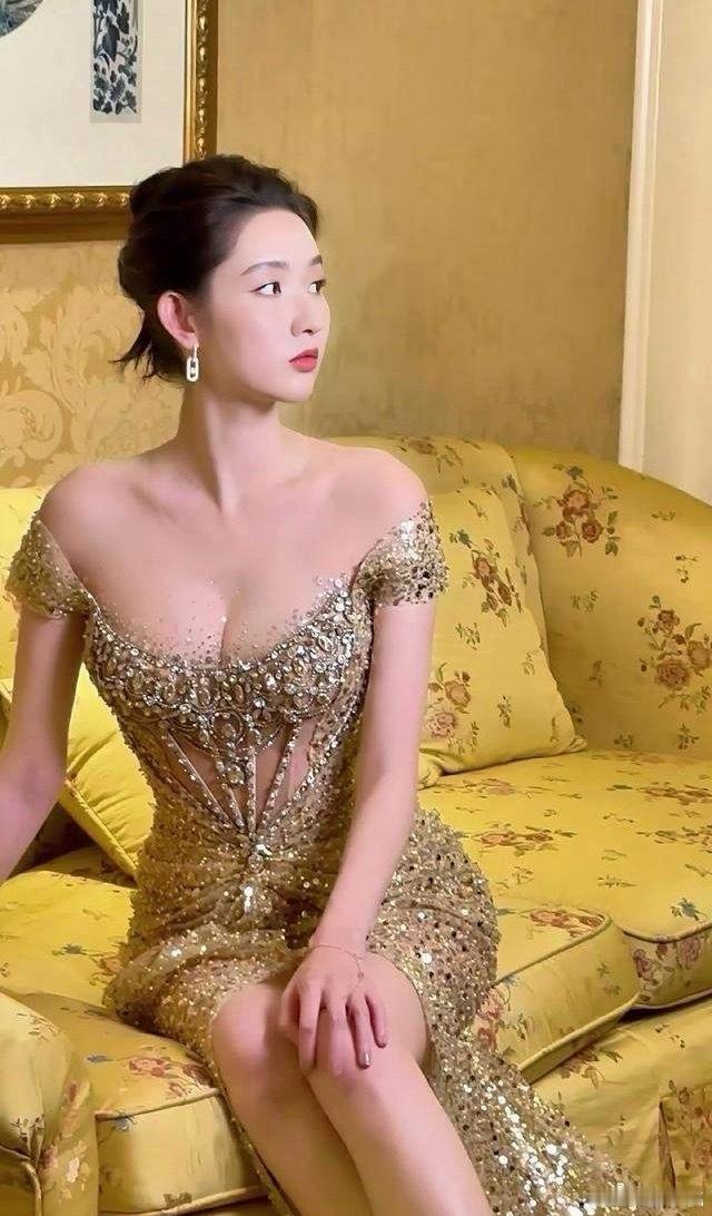 1. 优酷筹备古装悬疑探案剧集《豹隐南山》，目前男主角暂定由龚俊出演。2. 影视