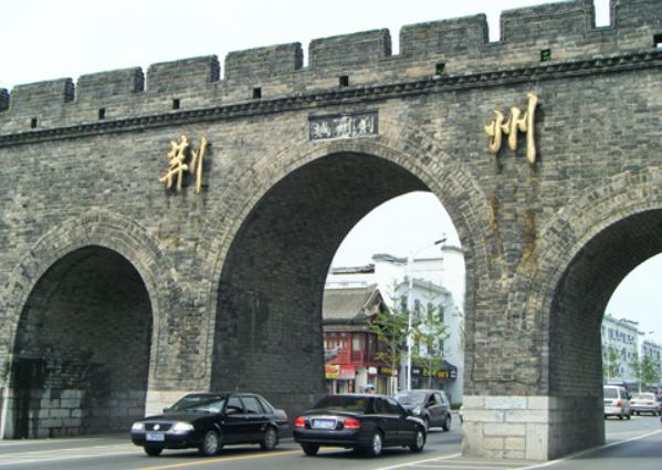 荆州曾凭GDP碾压宜昌，30年从巅峰跌落，问题出在哪？
说出来很多年轻人不信，3