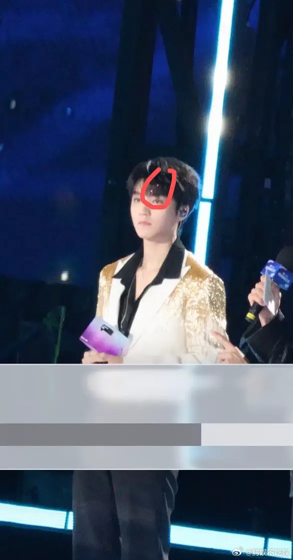 王俊凯被线下anti了？拿激光笔扫人 