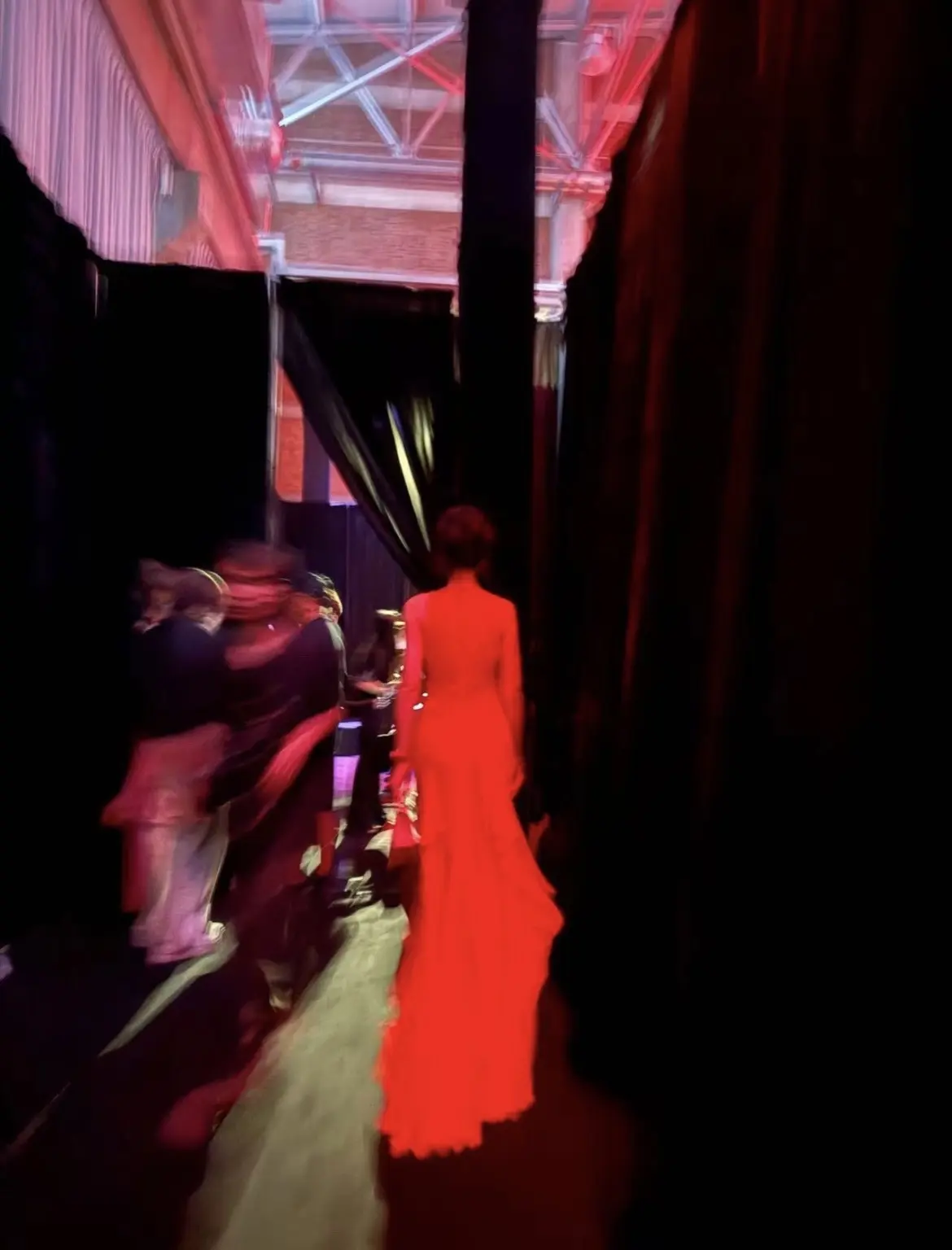 顶级高定未发布款全球首穿 还是线下活动 太权威了