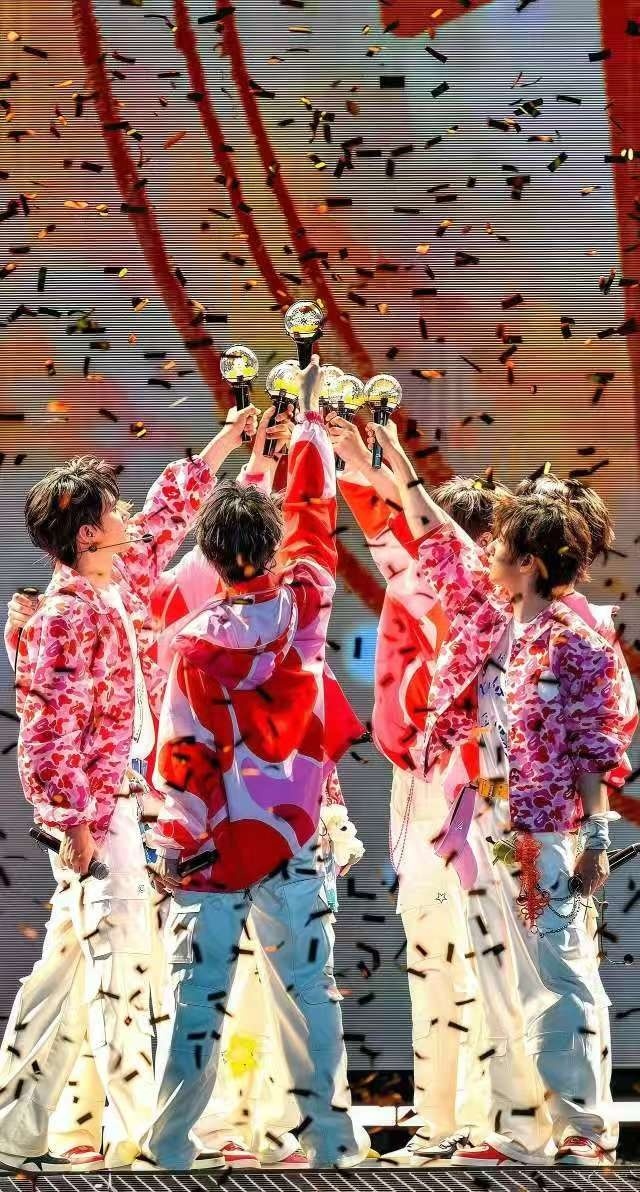 时代少年团猝不及防的空降 时代少年团空降B站春节兴趣房间直播‼️和蛋团一起解锁新