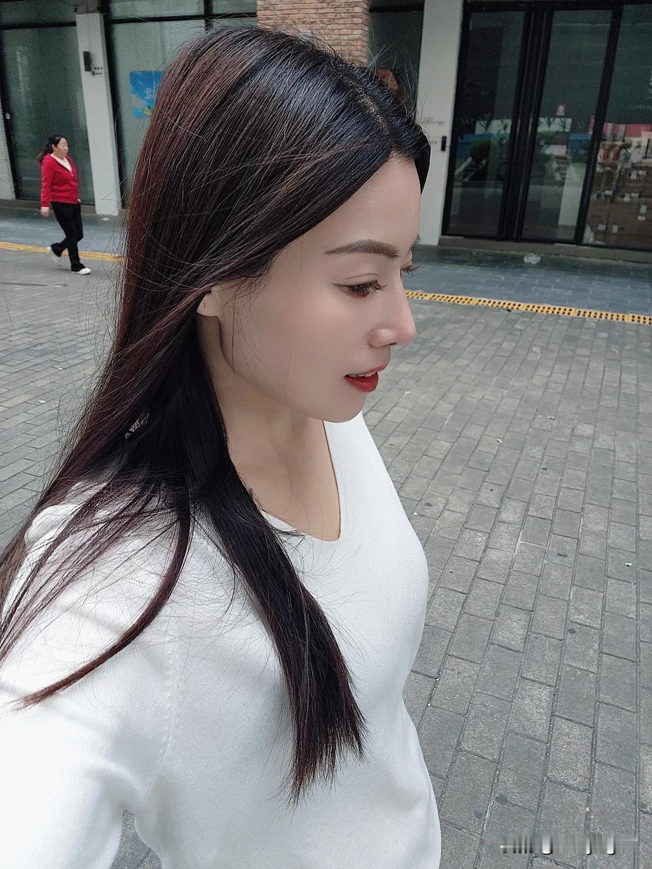 又降温了喔，风大多穿点，早安吖🌞