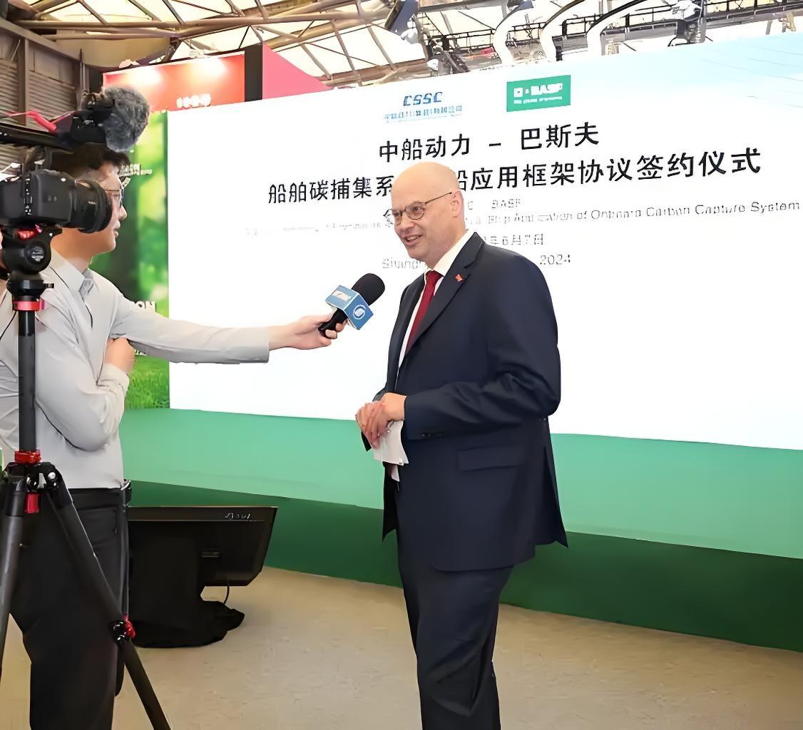 冯德莱恩没方向了，欧洲化工巨头加码中国综合总结:
 
当前欧洲化工产业呈现两极分