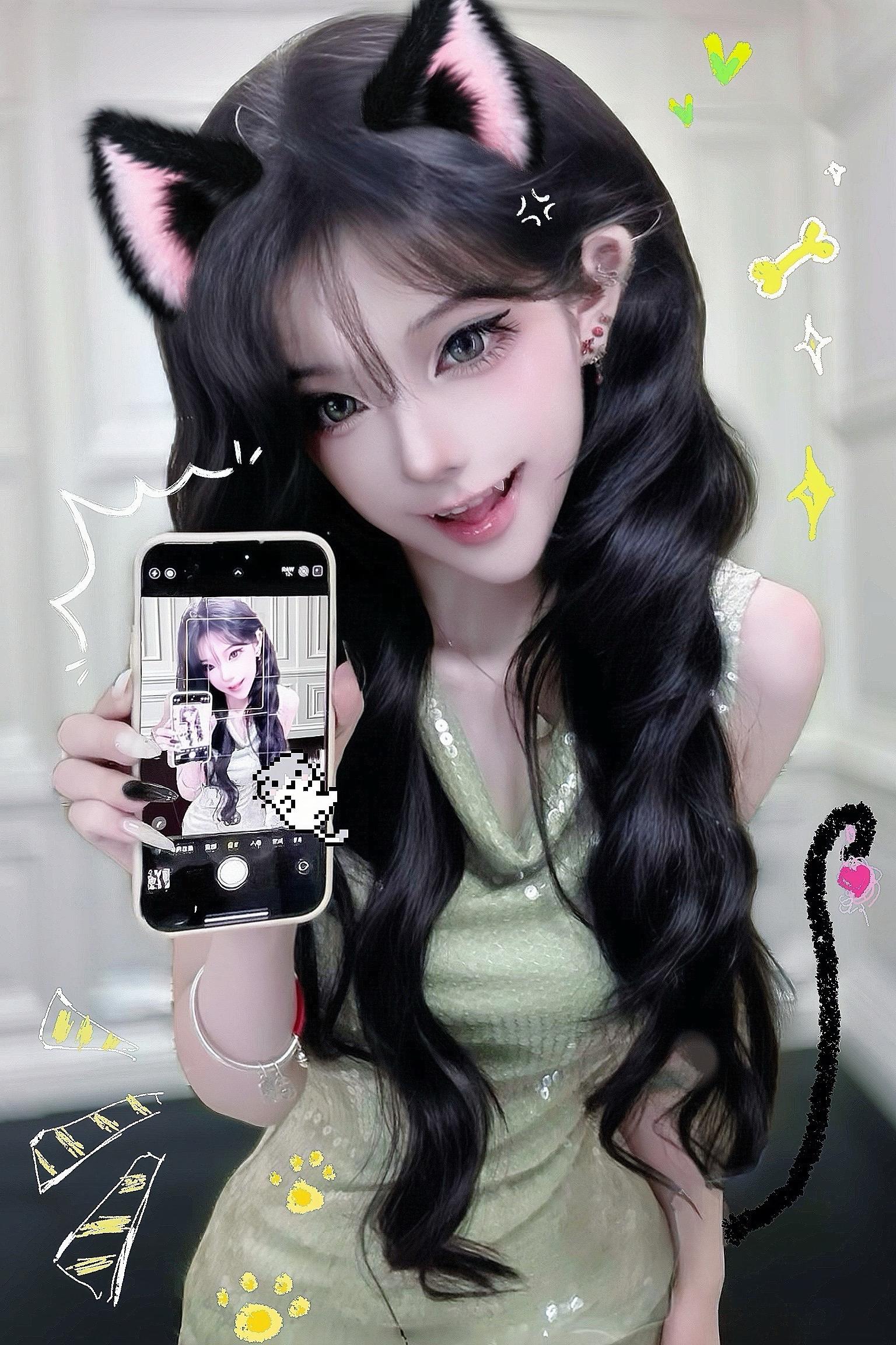 “她害羞的时候会露出小猫耳朵🐾”