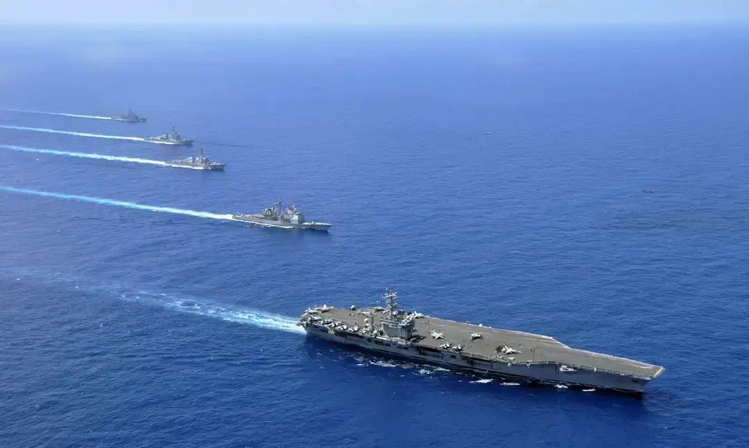 快讯！快讯！
小泉进次郎这几天在社交平台上连发动态，拿中俄联合军演做文章，关键点