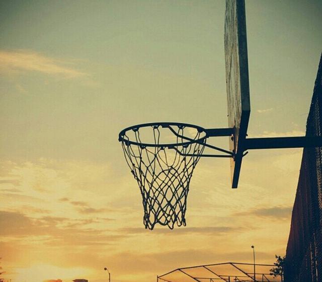 看到NBA某些球员单场40+、50+的得分，我的内心已毫无波澜。
原因呢？
当然