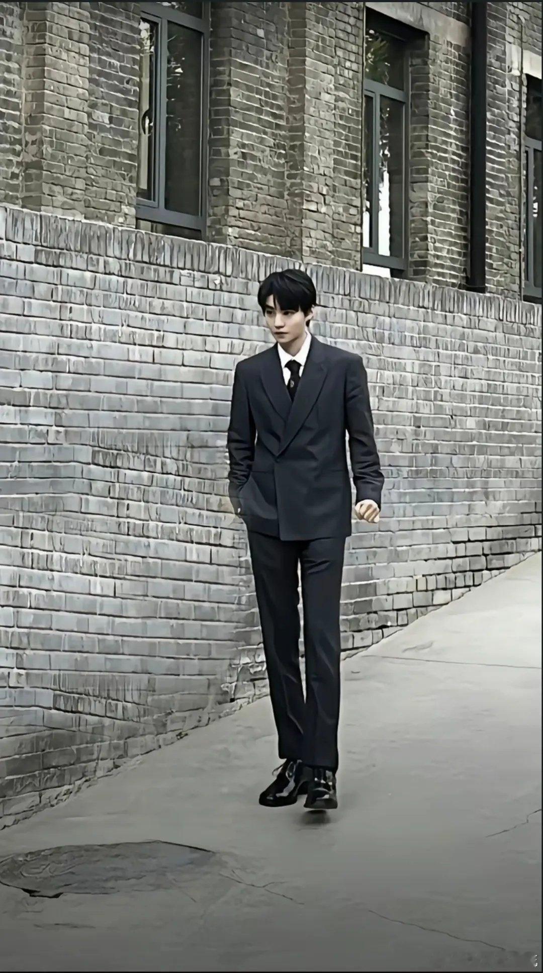 王俊凯是不是发腮了 ​​​