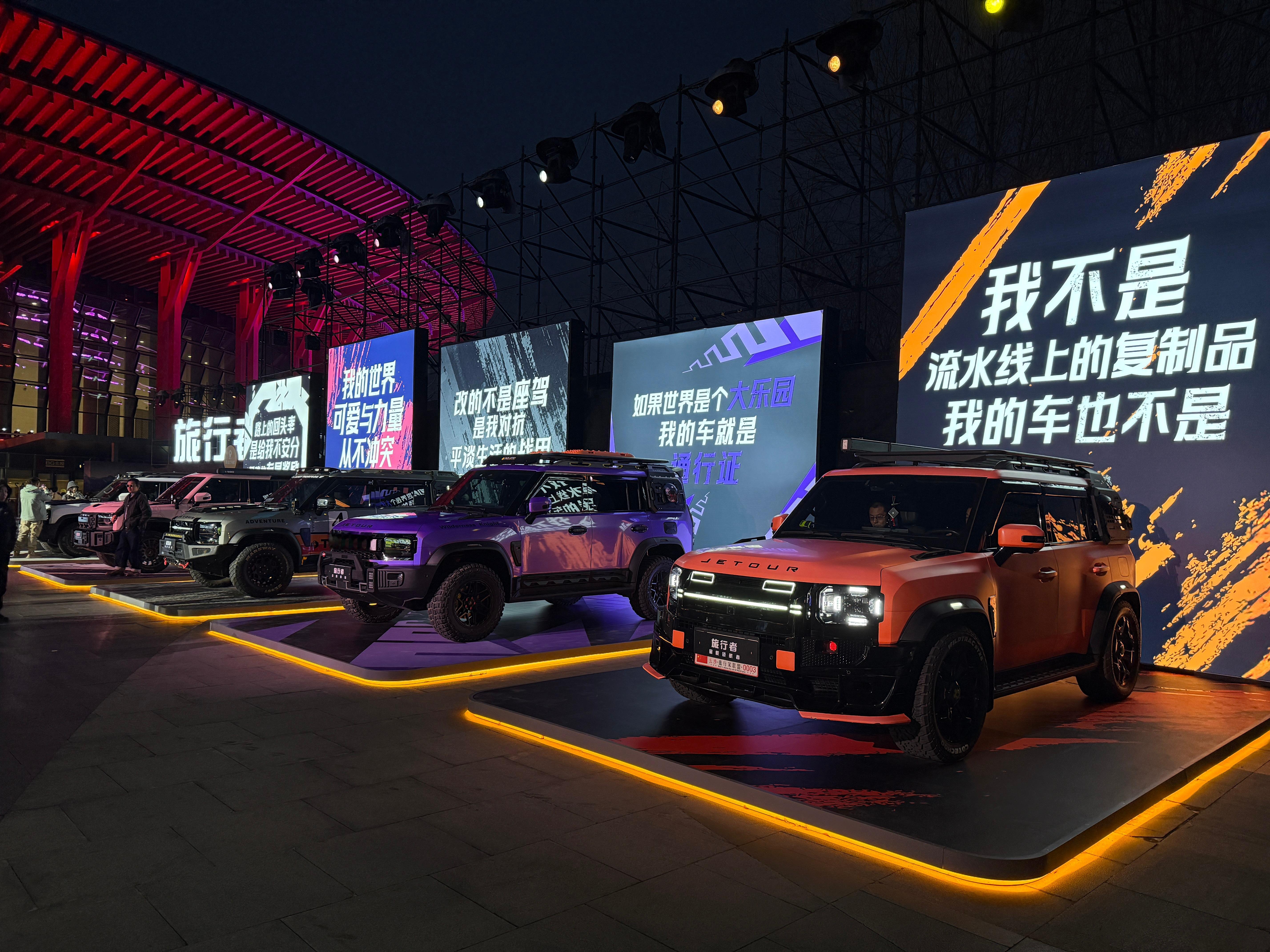 旅行者这个方盒子造型在现场也是霸气的很啊。 