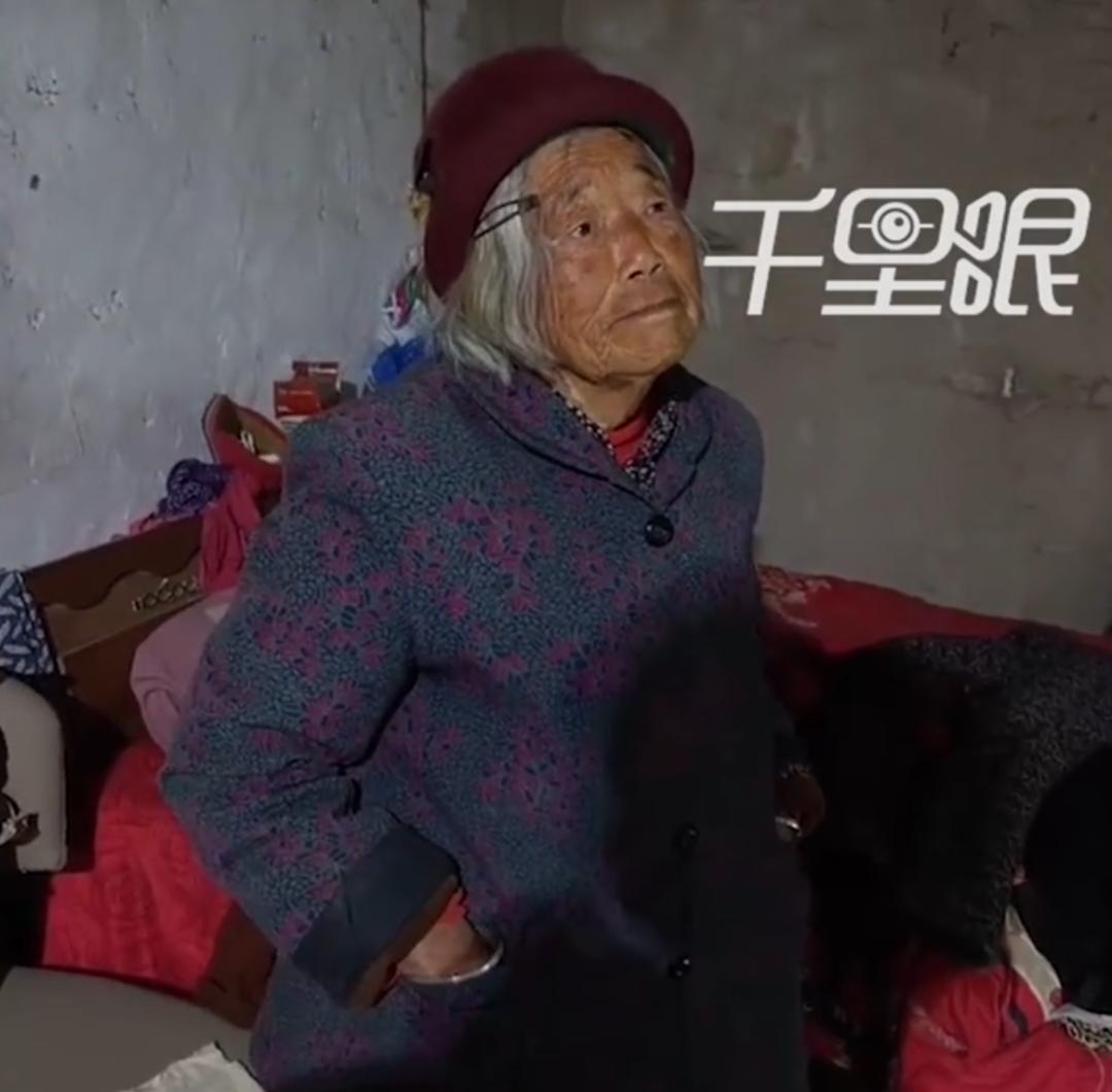 老娘疼钱，儿子疼妈，对于吝啬惜财的老娘，儿子采取了断然措施！
前不久，安徽阜阳9