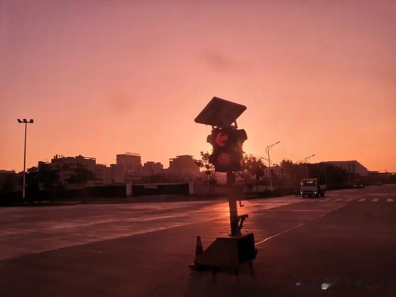 这种谦逊和隐忍能帮你跨过那些硬碰硬无法解决的障碍。懂得在适当的时候俯身，才能看清