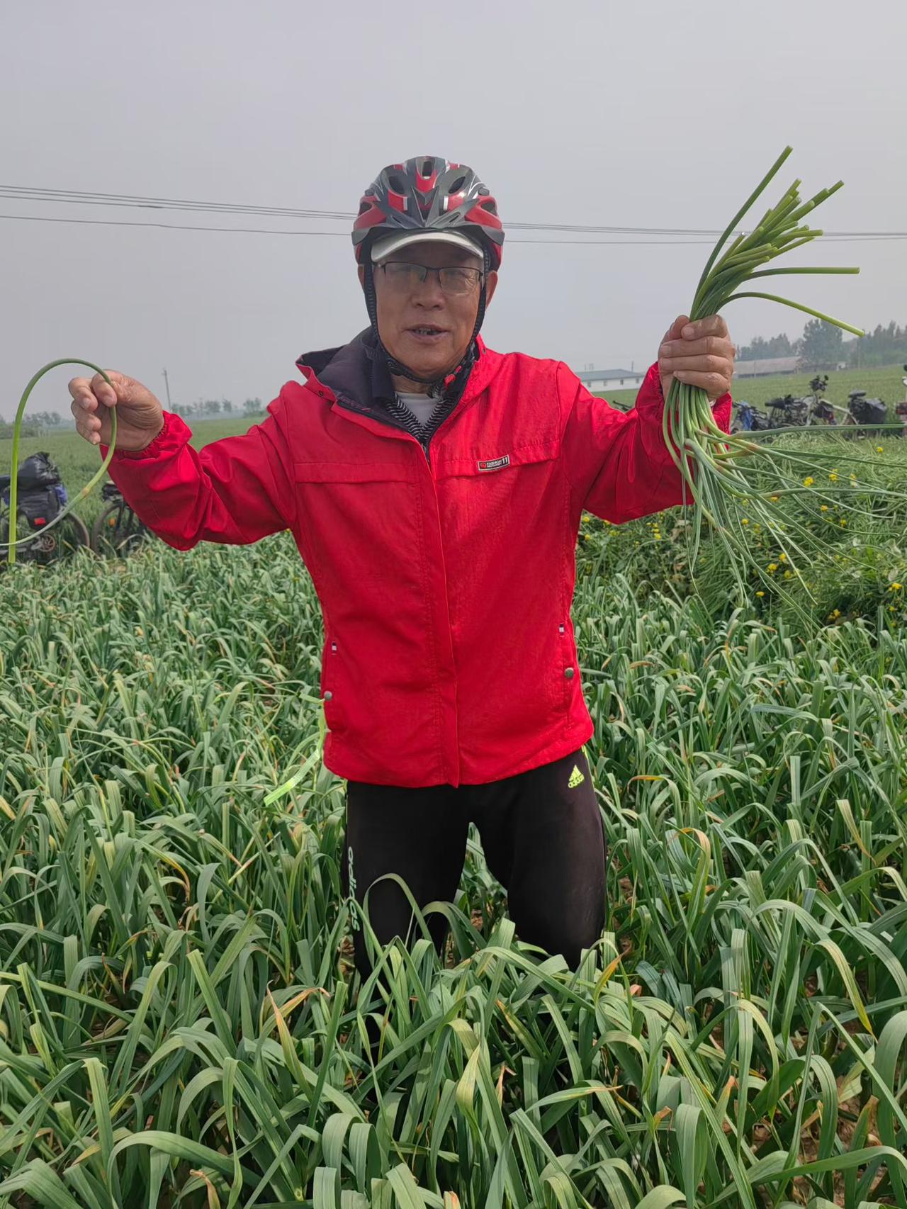 宋继超：
2026.04.27，我们骑行队伍组织一次助农活动，骑行到广平县帮助蒜