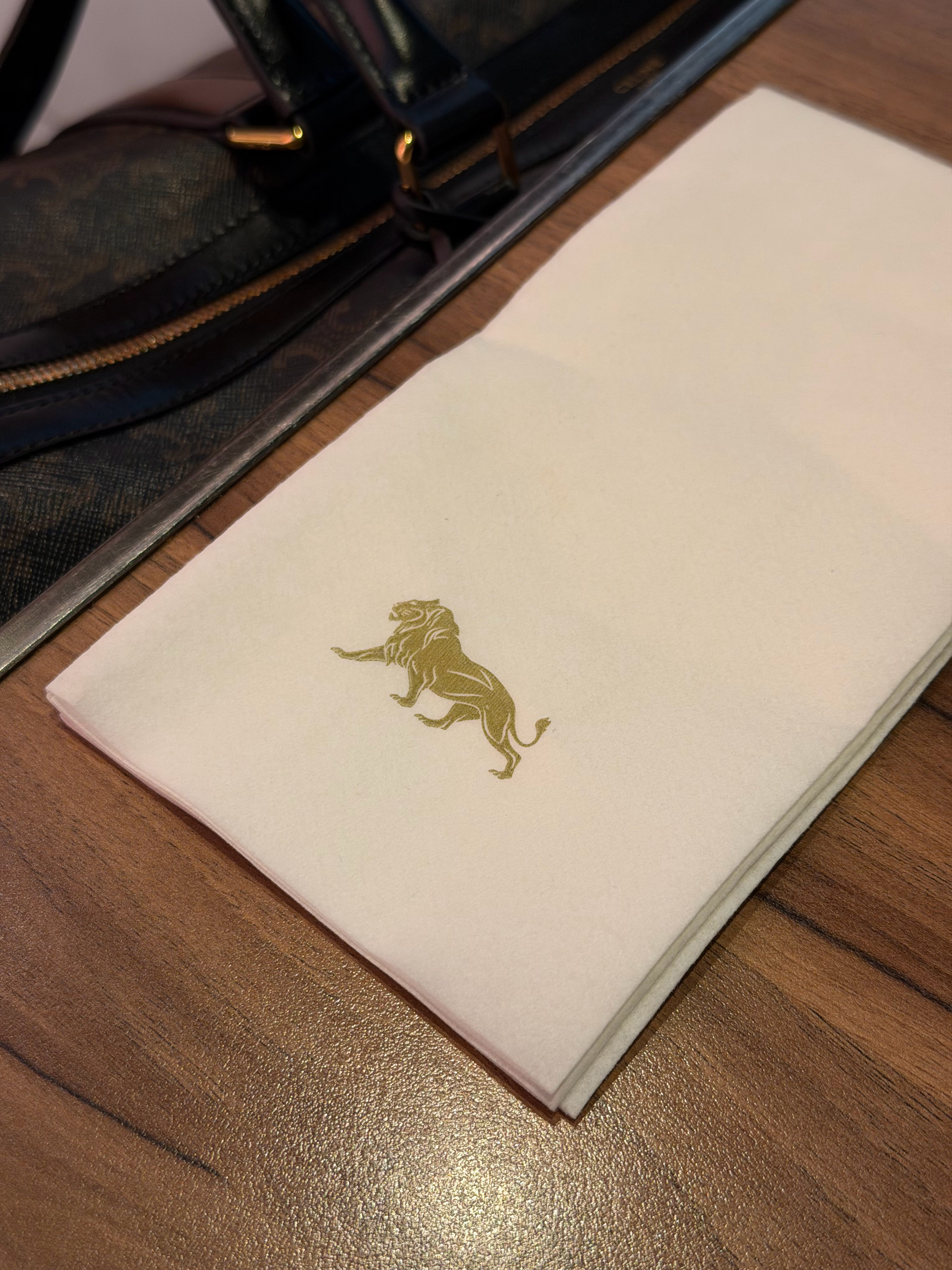 澳门的服务态度真是不错，本地的服务员，私下聊天是粤语，对着顾客就是普通话，而且即