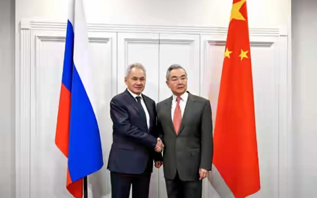 我们不是生活在一个和平的年代，而是生在一个和平的国家，如果信仰有颜色，那一定是中