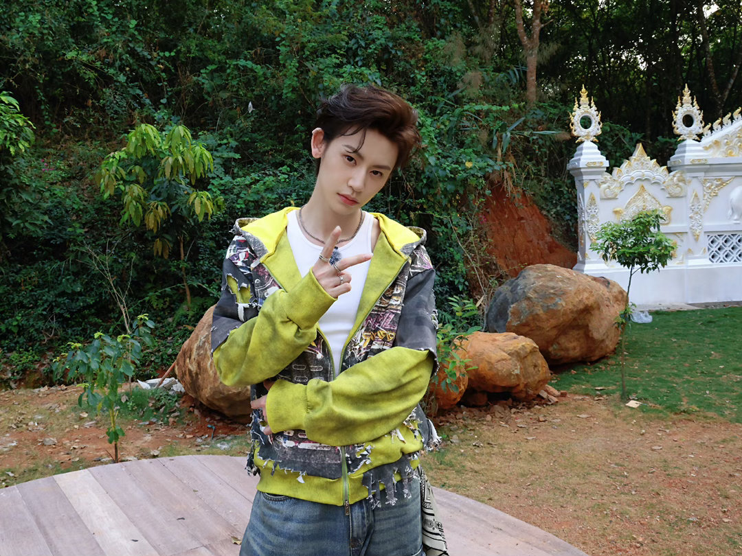 小鬼拱火拱到自己身上小鬼被姚晓棠的鸡翅打了 张星特放下鸡翅的时候手都在抖，小鬼非